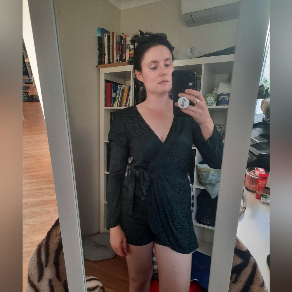 H&M Green animal print festive playsuit long sleeve size 8 - Picture 3 of 5